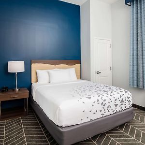 Queen Room Mobility accessible